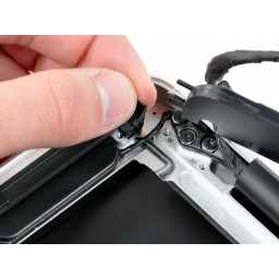 Замена сабвуфера и правого динамика MacBook Unibody Model A1278